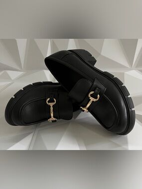 ZBY Black Women's Loafers Chunky with Gold Bit Accent Size:6.5